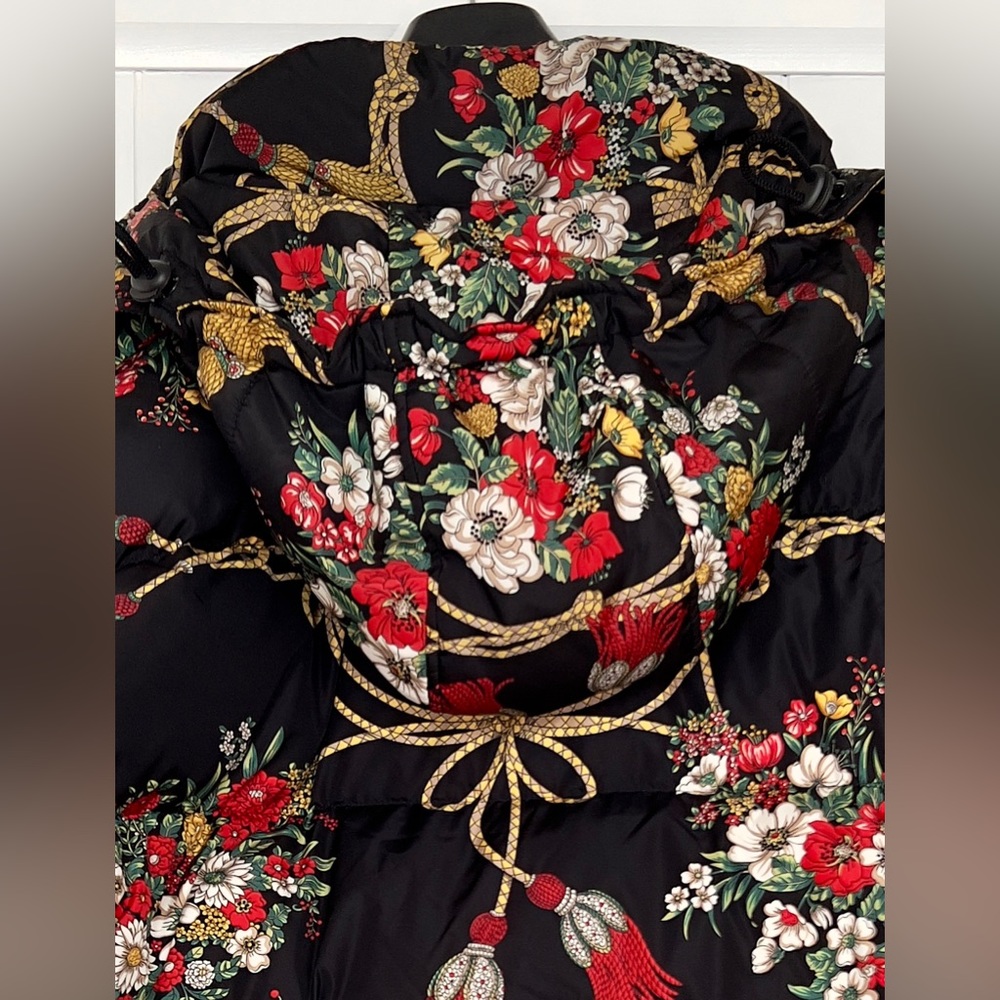 GUCCI Padded Cape Coat With Flowers And Tassels Size 4 US - Picture 9 of 11